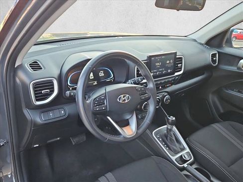 Used 2025 Hyundai Venue SEL FWD image 10