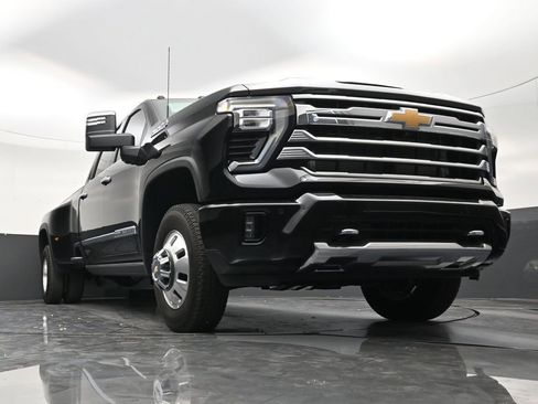 Used 2025 Chevrolet Silverado 3500 High Country w/ High Country Premium Package AWD/4WD image 26