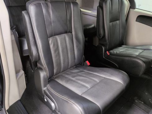 Used 2013 Chrysler Town & Country Touring w/ Trailer Tow Group image 21