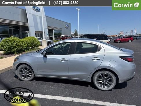 Used 2019 Toyota Yaris LE FWD image 11