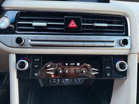 Used 2026 Genesis G70 2.5T image 27