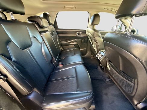 Used 2021 Kia Sorento S w/ Panoramic Sunroof Package AWD/4WD image 28