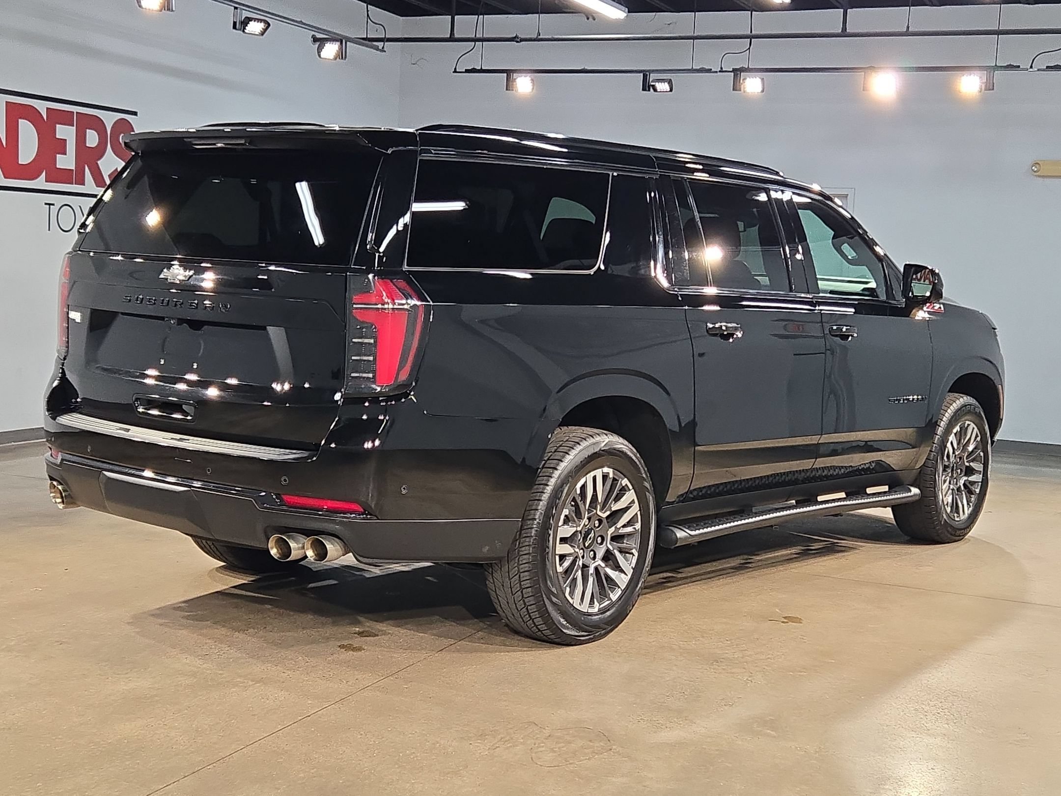 Used 2025 Chevrolet Suburban Z71 AWD/4WD image 6