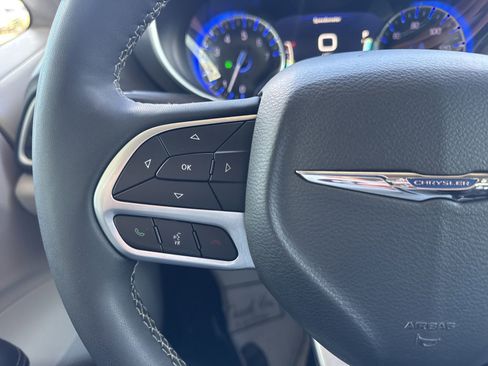 Used 2024 Chrysler Pacifica Touring-L image 26