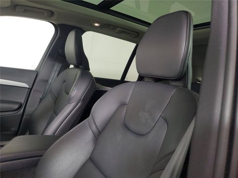 Used 2025 Volvo XC90 B5 Core AWD/4WD image 23