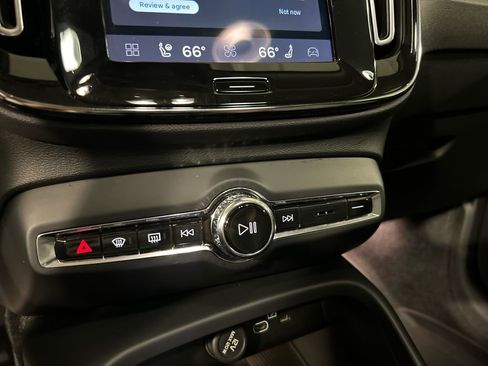 Certified 2023 Volvo XC40 B5 Plus w/ Protection Package Premier AWD/4WD image 17