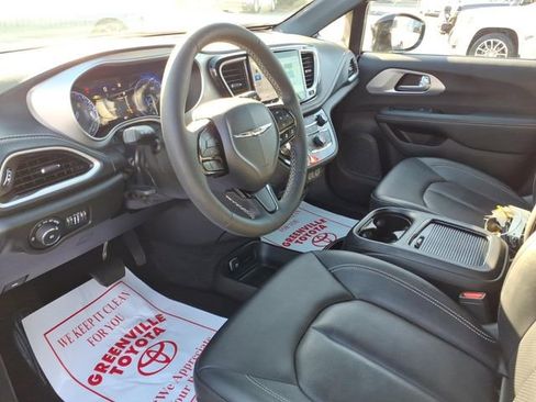 Used 2024 Chrysler Pacifica Touring-L w/ S Appearance Package image 12