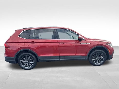 Used 2022 Volkswagen Tiguan SE AWD/4WD image 2