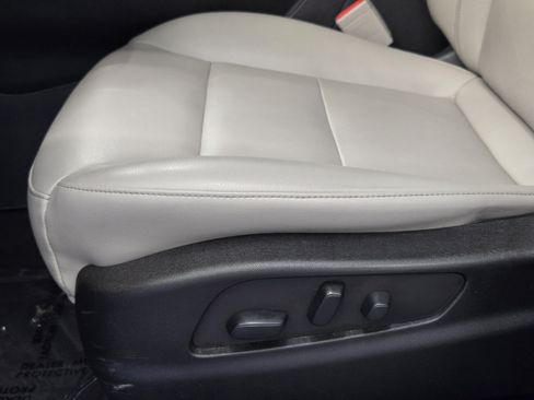 Used 2023 Cadillac XT4 Luxury w/ Cold Weather Package FWD image 25