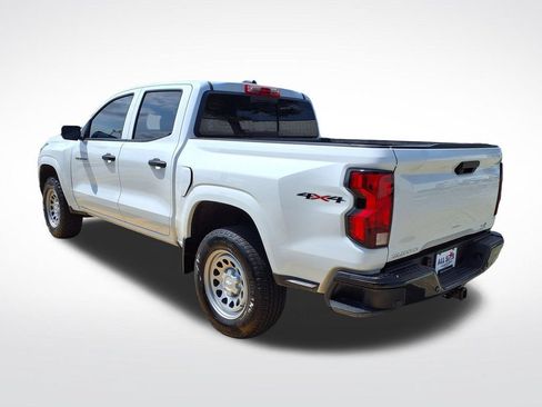 Used 2025 Chevrolet Colorado W/T w/ Advanced Trailering Package AWD/4WD image 9