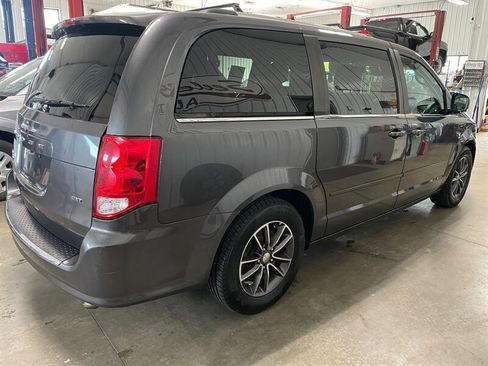 Used 2017 Dodge Grand Caravan SXT FWD image 6
