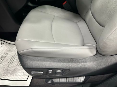 Used 2025 Toyota Sienna XLE image 13