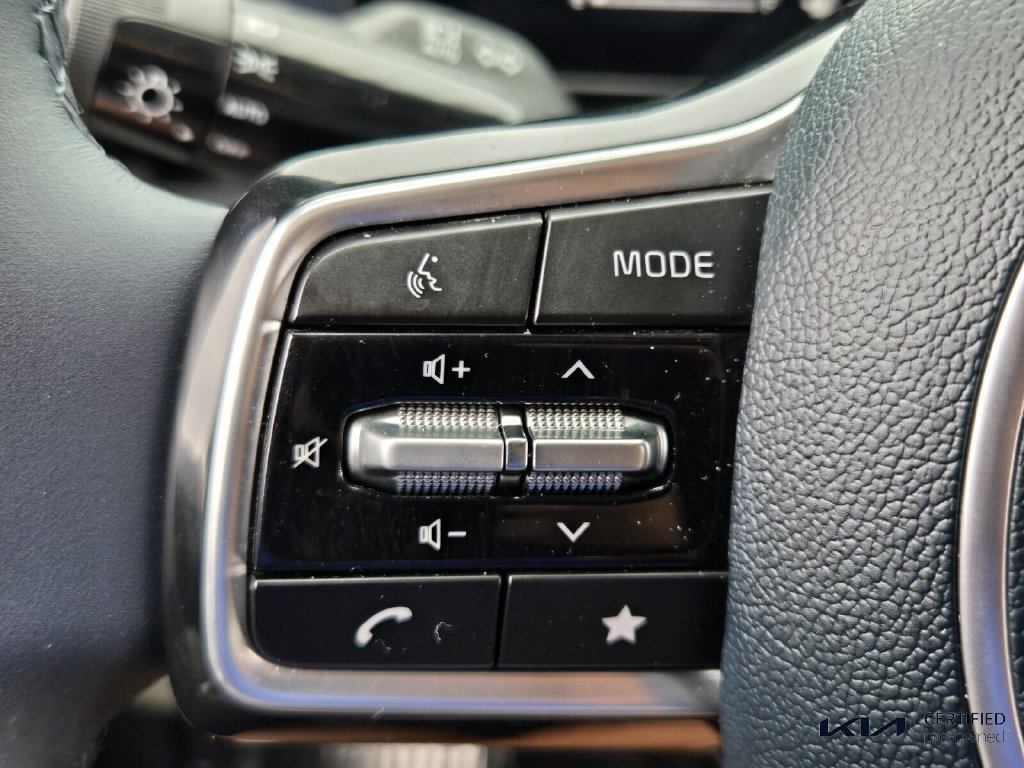 Certified 2025 Kia Carnival EX FWD image 26