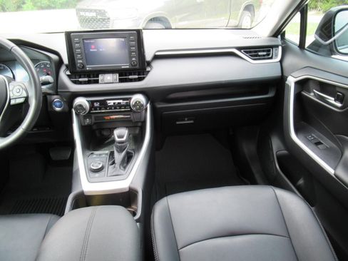Used 2022 Toyota RAV4 XLE Premium AWD/4WD image 14