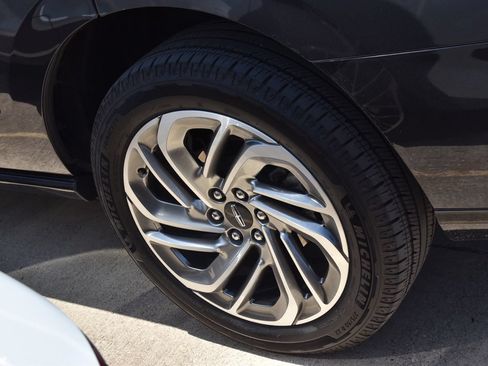 Certified 2025 Lincoln Navigator Reserve AWD/4WD image 10