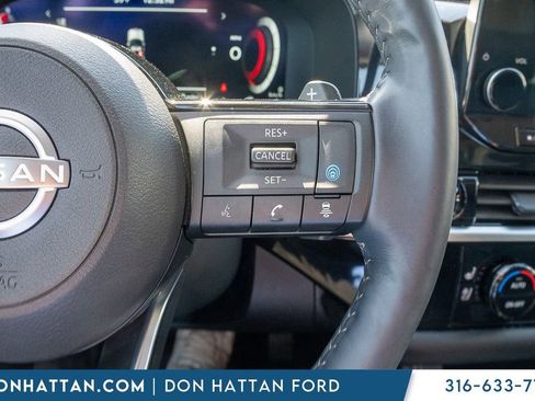 Used 2024 Nissan Pathfinder Platinum AWD/4WD image 14