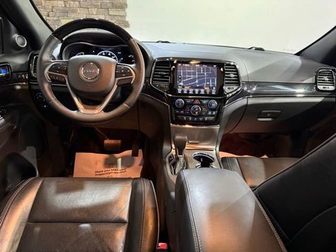 Used 2019 Jeep Grand Cherokee Overland AWD/4WD image 25