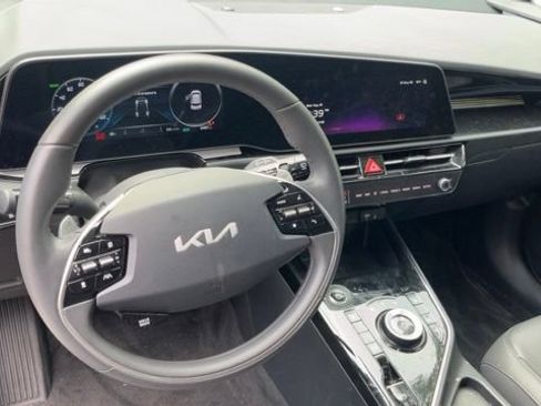 Used 2025 Kia Niro Wind FWD image 6