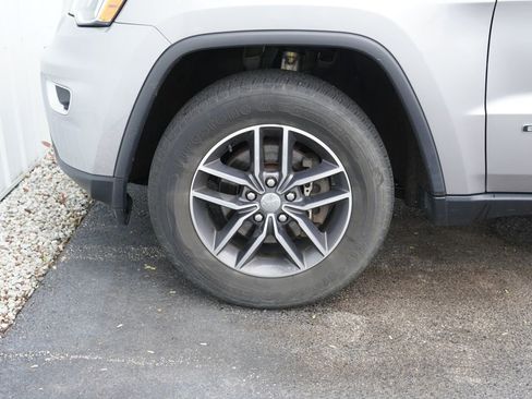 Used 2018 Jeep Grand Cherokee Limited AWD/4WD image 6