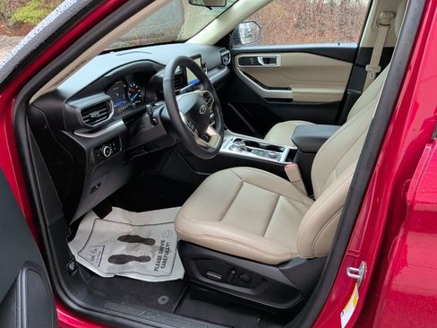 Certified 2024 Ford Explorer XLT w/ Equipment Group 202A AWD/4WD image 12
