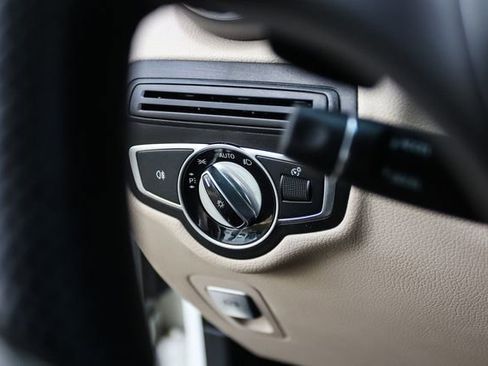 Used 2017 Mercedes-Benz GLC 300 4MATIC image 42