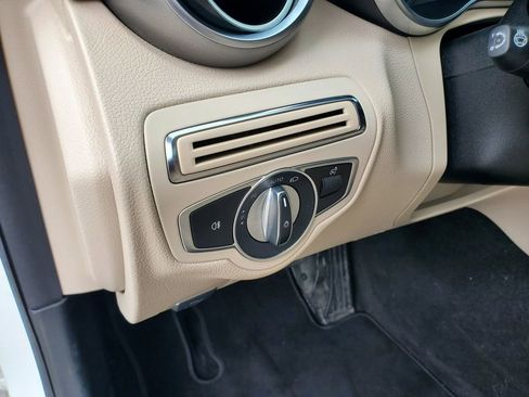 Used 2019 Mercedes-Benz C 300 4MATIC Sedan image 23