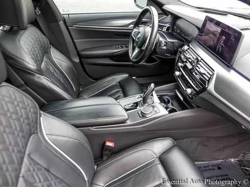 Used 2021 BMW M550i xDrive w/ Premium Package image 29