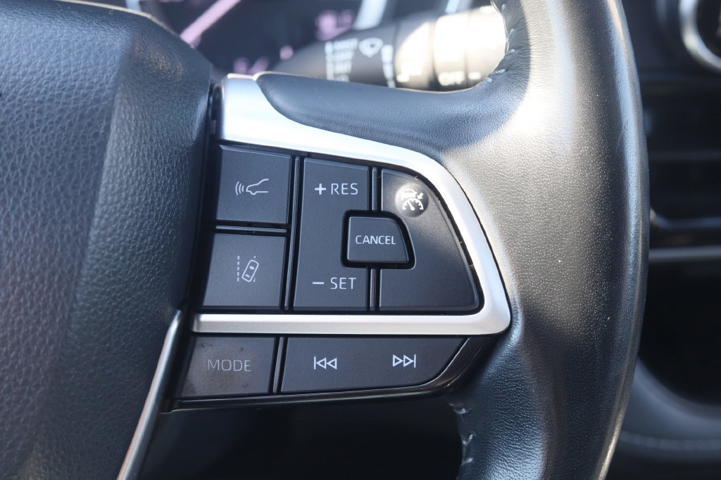 Used 2023 Toyota Highlander XLE AWD/4WD image 10