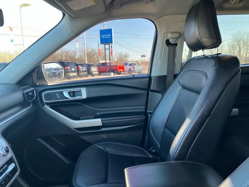 Used 2020 Ford Explorer XLT w/ Equipment Group 202A image 10
