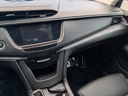 Used 2017 Cadillac XT5 Luxury w/ Driver Awareness Package FWD image 30