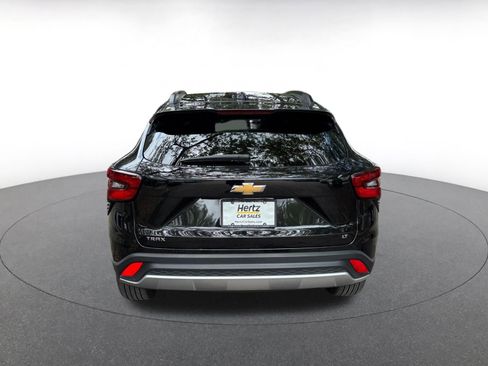 Used 2025 Chevrolet Trax LT w/ LT Convenience Package FWD image 10