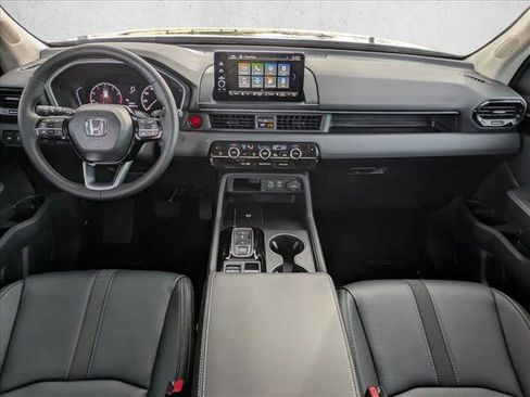 Used 2025 Honda Pilot EX-L image 16