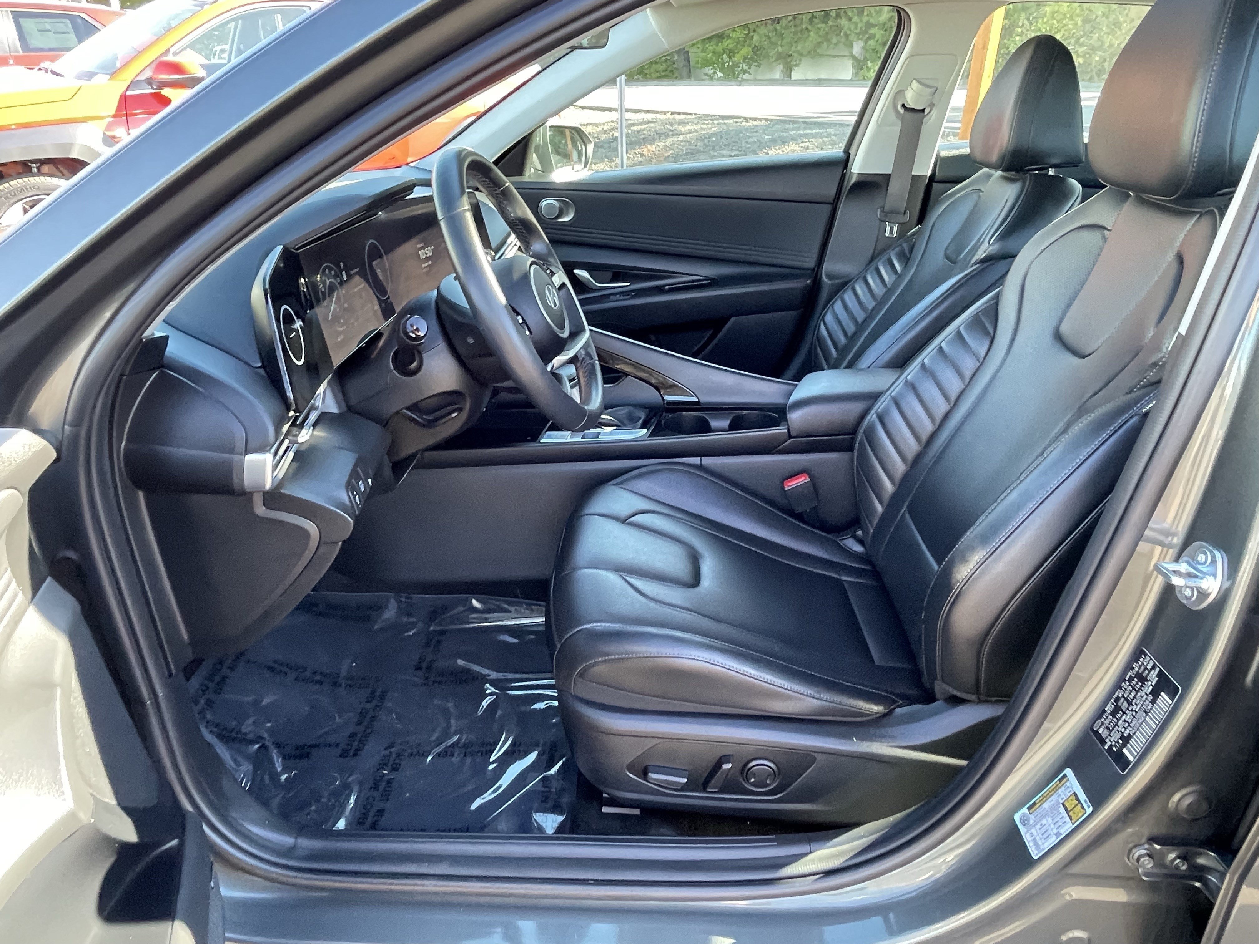 Certified 2025 Hyundai Elantra Limited FWD image 10