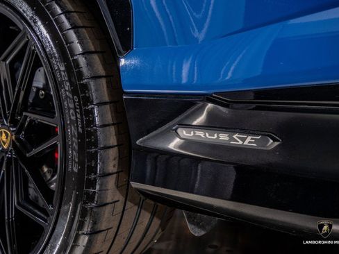 Used 2025 Lamborghini Urus SE image 3