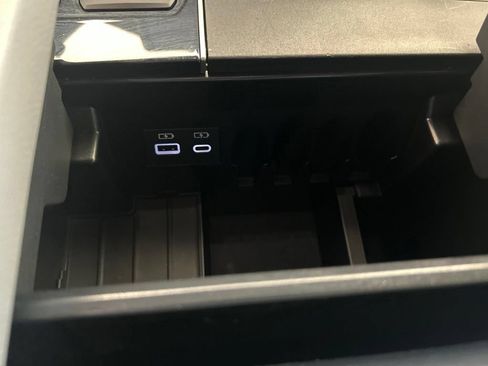 Used 2025 Toyota Tundra Limited AWD/4WD image 55