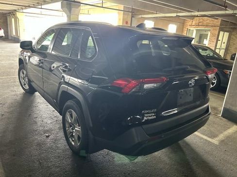Used 2021 Toyota RAV4 XLE w/ Convenience Package AWD/4WD image 2