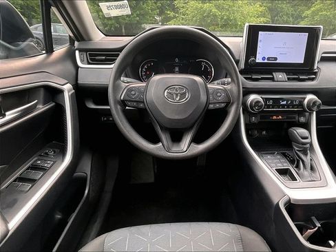 Used 2025 Toyota RAV4 XLE AWD/4WD image 17