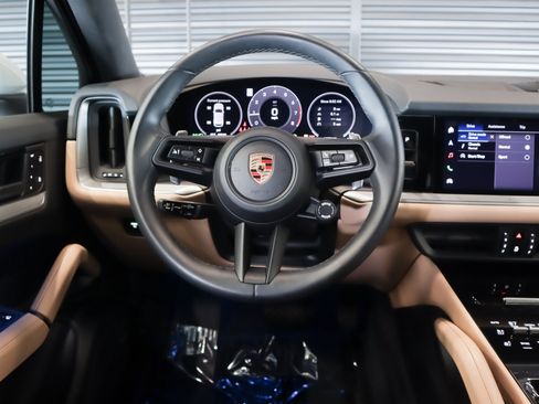 Certified 2024 Porsche Cayenne AWD/4WD image 15