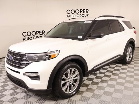 Used 2021 Ford Explorer XLT w/ Equipment Group 202A RWD image 11