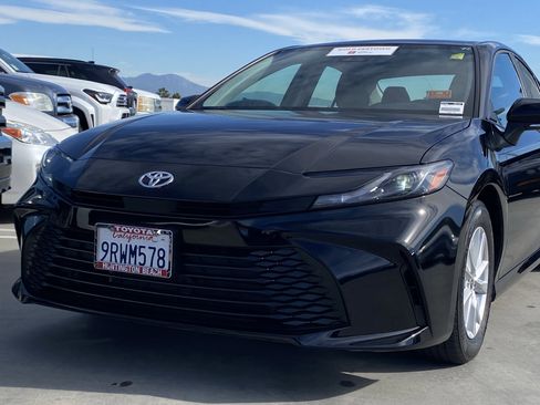 Certified 2025 Toyota Camry LE image 7