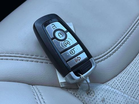 Used 2020 Ford Explorer Platinum w/ Premium Technology Package image 41