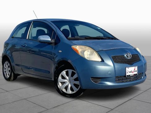 Used 2008 Toyota Yaris 2-Door Hatchback image 3