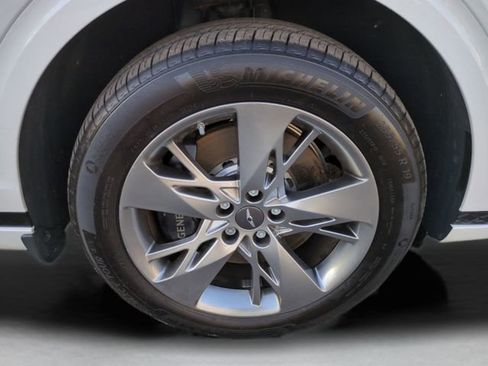 Certified 2025 Genesis GV70 3.5T Sport image 9