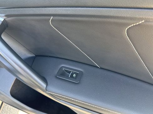 Certified 2022 Volkswagen Tiguan SEL R-Line image 43