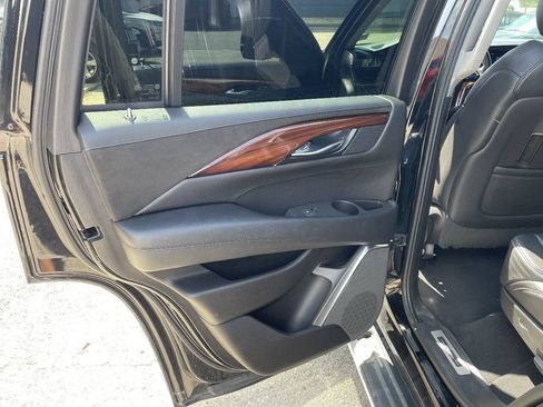 Used 2015 Cadillac Escalade Luxury AWD/4WD image 20