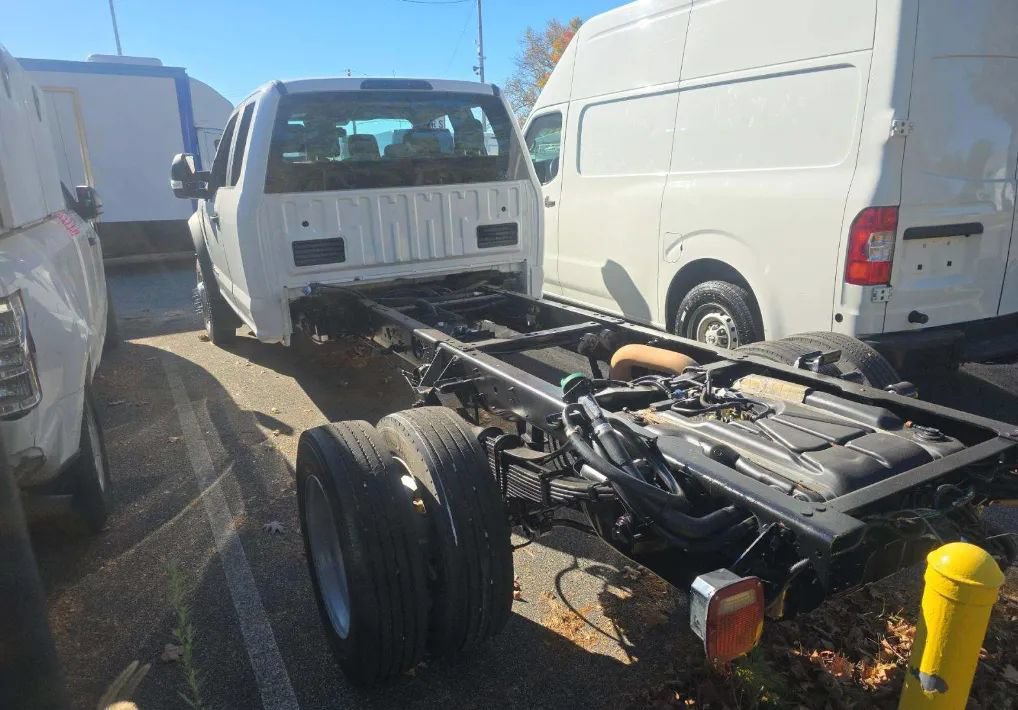 Used 2017 Ford F550 4x4 SuperCab Super Duty image 2