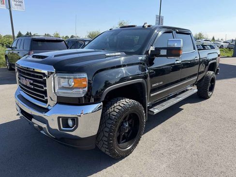 Used 2017 GMC Sierra 3500 SLT w/ Driver Alert Package AWD/4WD image 4