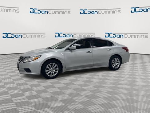 Used 2018 Nissan Altima 2.5 S w/ S Convenience Package image 4