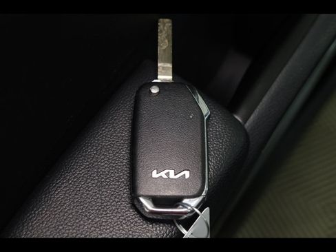 Used 2025 Kia Soul LX w/ LX Technology Package FWD image 27