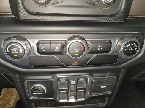 Used 2018 Jeep Wrangler Unlimited Sport S AWD/4WD image 21
